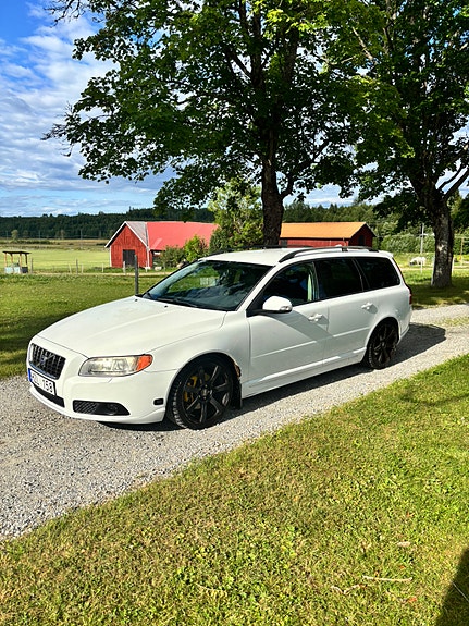 Volvo V70 3 of 6