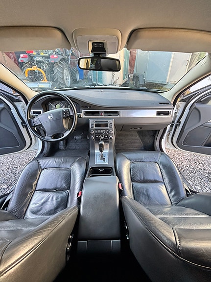 Volvo V70 5 of 6