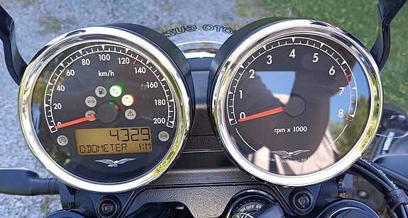 Moto Guzzi V7 850 Special 3 of 3