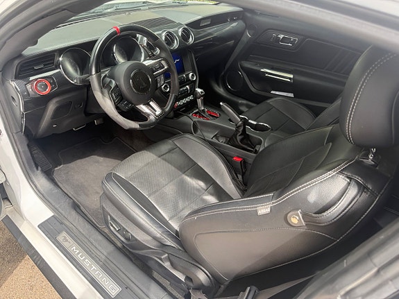 Ford Mustang 6 of 10