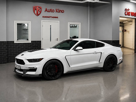 Ford Mustang 2 of 10