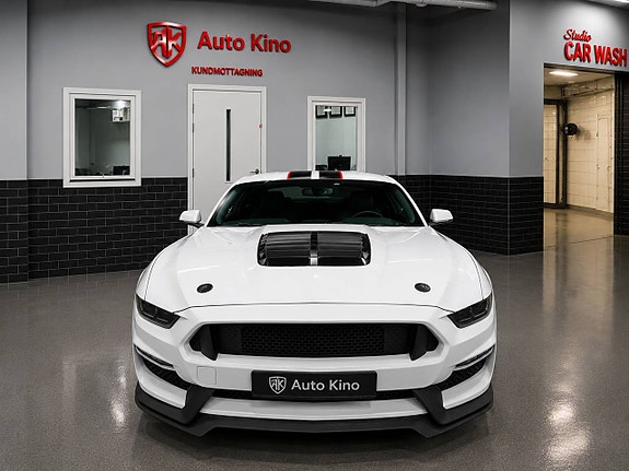 Ford Mustang 4 of 10