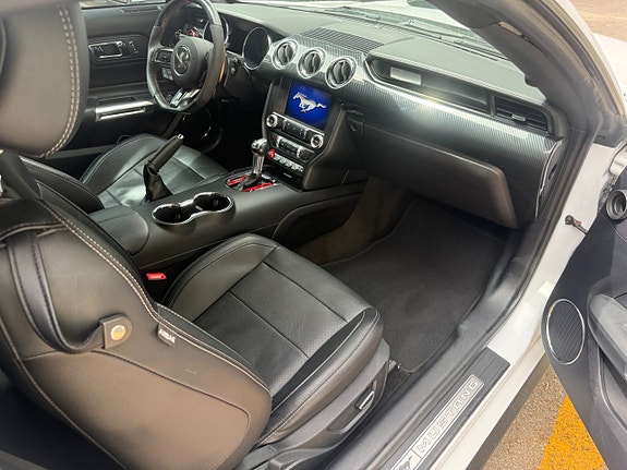 Ford Mustang 8 of 10