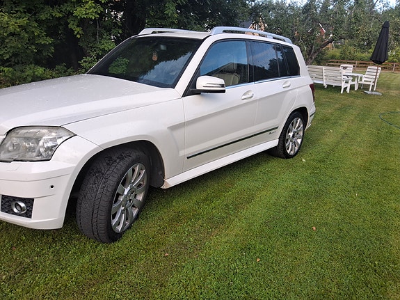 Mercedes-Benz GLK320 7 of 14