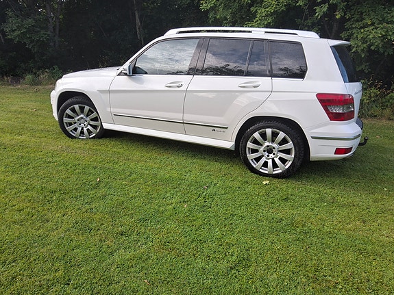 Mercedes-Benz GLK320 8 of 14