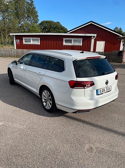 Volkswagen Passat 2 of 5