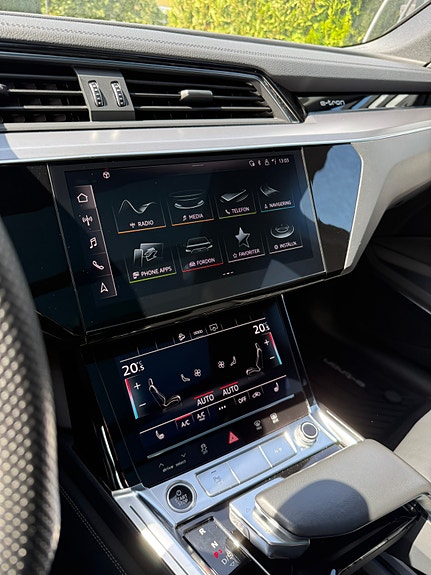 Audi e-tron 7 of 9