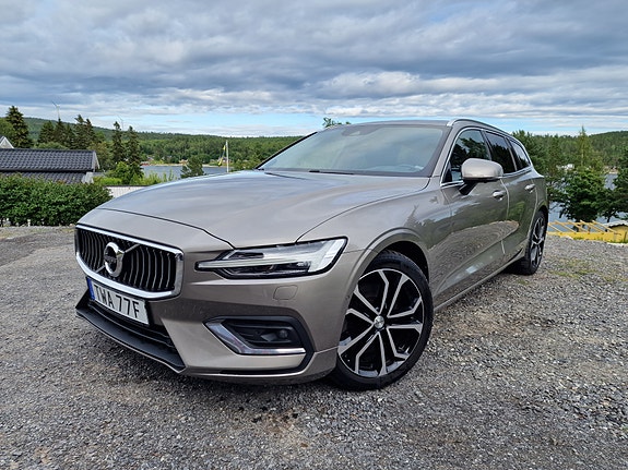 Volvo V60 2 of 5