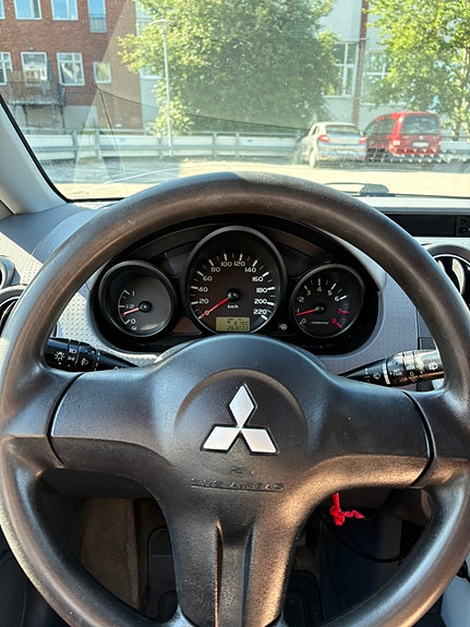 Mitsubishi Colt 5 of 5