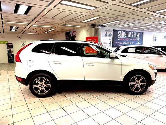 Volvo XC60 2 of 13