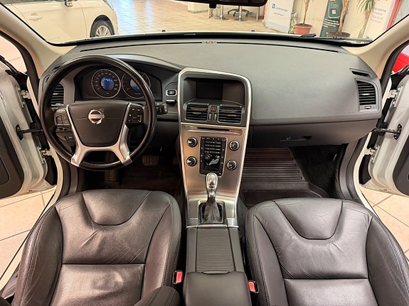 Volvo XC60 10 of 13