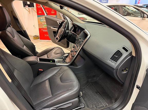 Volvo XC60 11 of 13