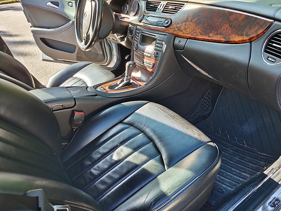 Mercedes-Benz CLS500 6 of 10