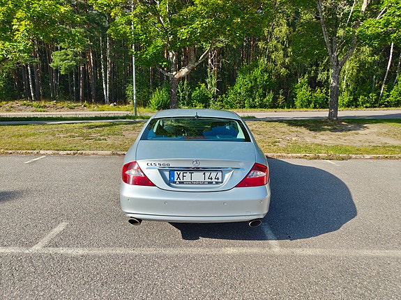 Mercedes-Benz CLS500 2 of 5