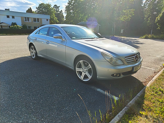 Mercedes-Benz CLS500 3 of 5