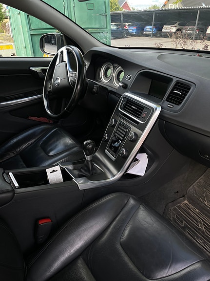 Volvo V60 3 of 5