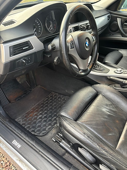 BMW 320d 4 of 5