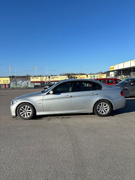 BMW 320d 3 of 5