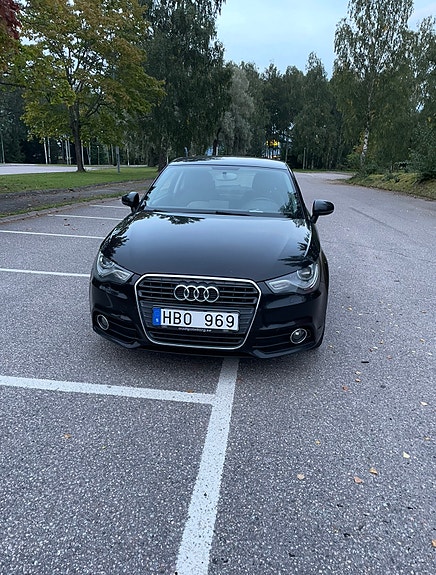 Audi A1 2 of 5