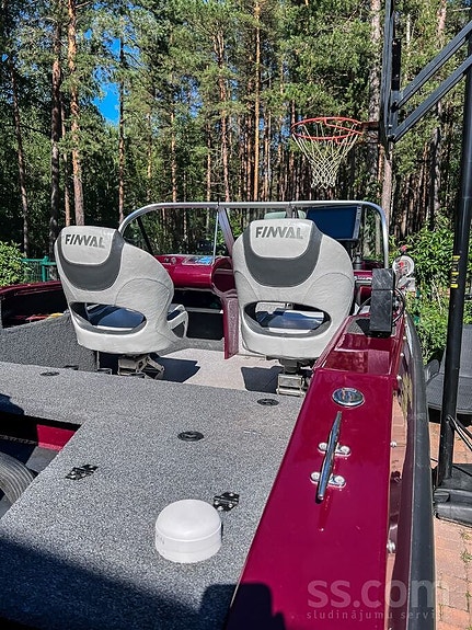 Finval 505 / Mercury 100hk / Livescope LVS34 / Garmin Force / LiFePO4 / Respo 3 of 8