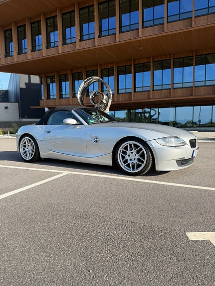 BMW Z4 2 of 9