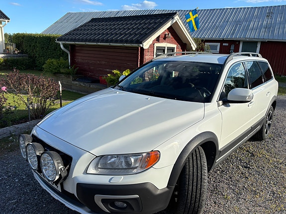 Volvo XC70 2 of 6