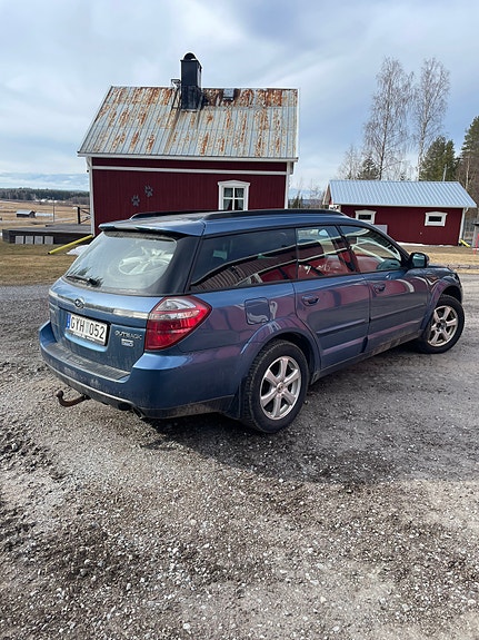 Subaru Outback 2 of 3