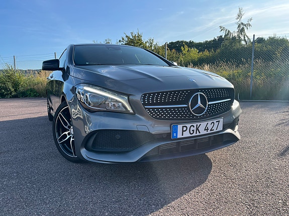 Mercedes-Benz CLA220 d 2 of 5