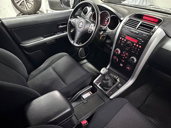 Suzuki Grand Vitara 9 of 12