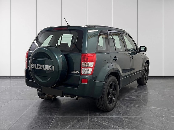 Suzuki Grand Vitara 7 of 12
