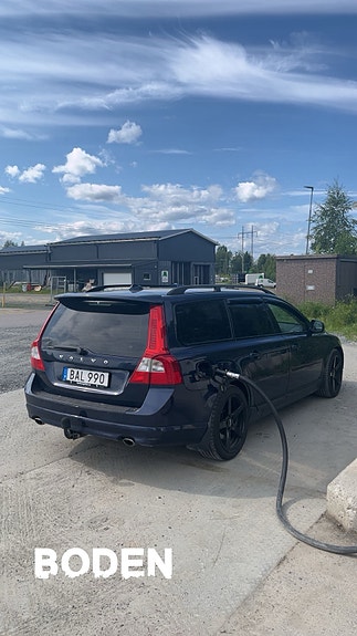 Volvo V70 3 of 5