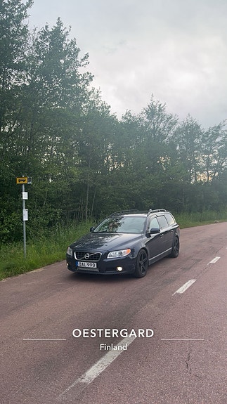 Volvo V70 2 of 5