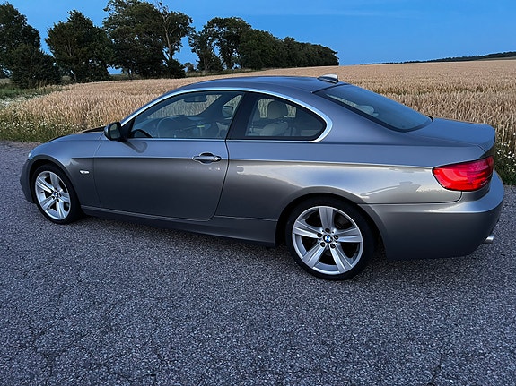 BMW 325d 2 of 5