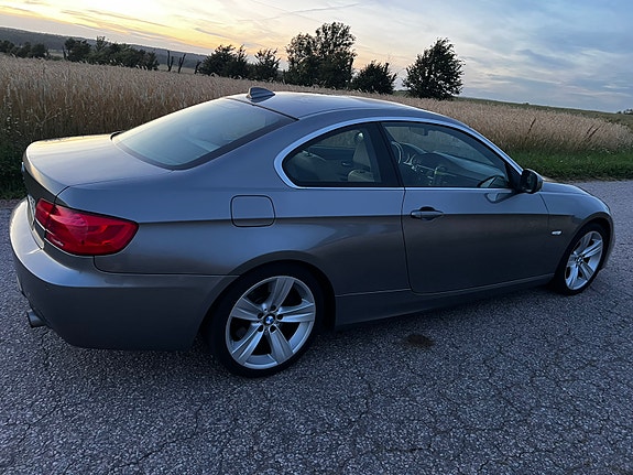 BMW 325d 3 of 5