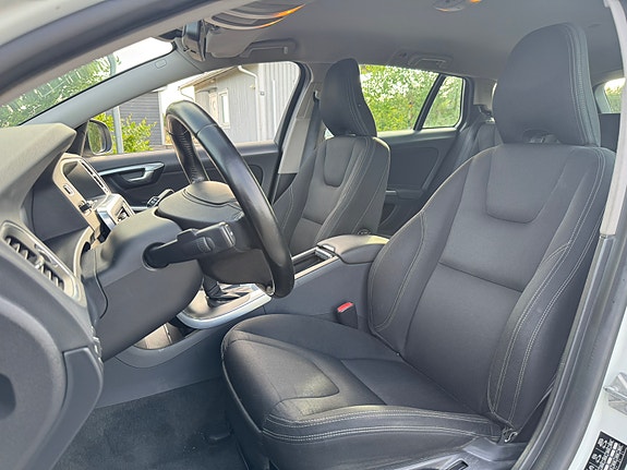 Volvo V60 25 of 25