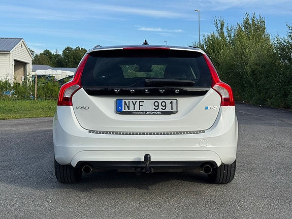 Volvo V60 8 of 25