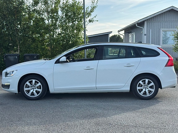 Volvo V60 4 of 25