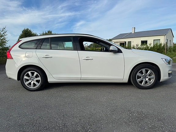 Volvo V60 10 of 25