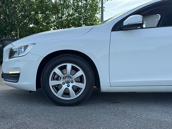 Volvo V60 5 of 25