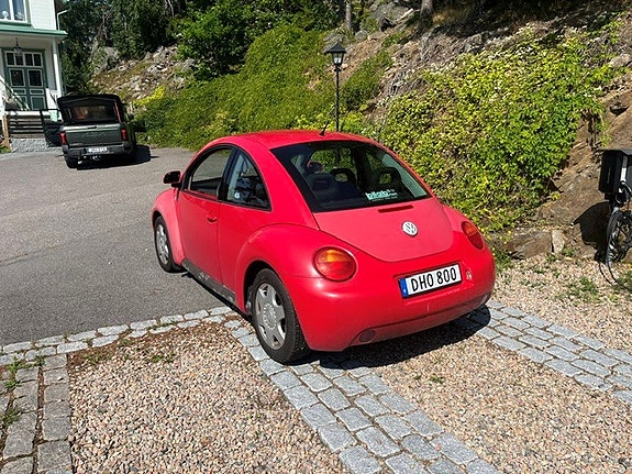 Volkswagen New Beetle 3 of 4