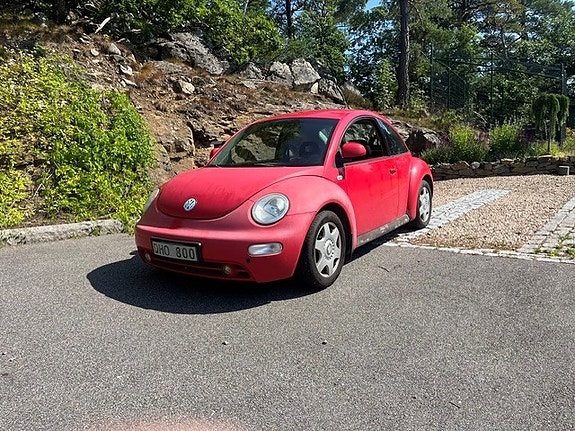 Volkswagen New Beetle 2 of 4
