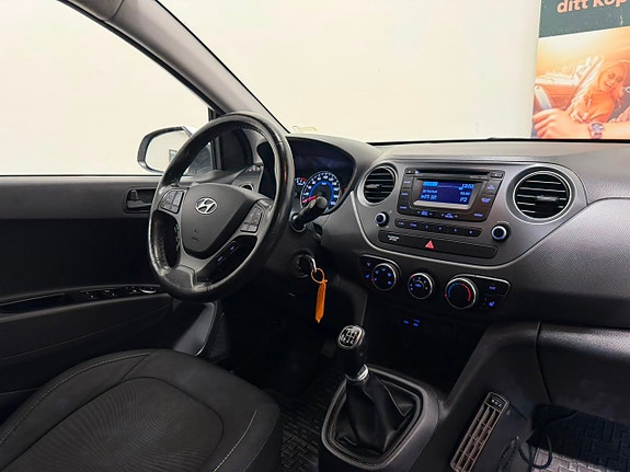 Hyundai i10 2 of 5
