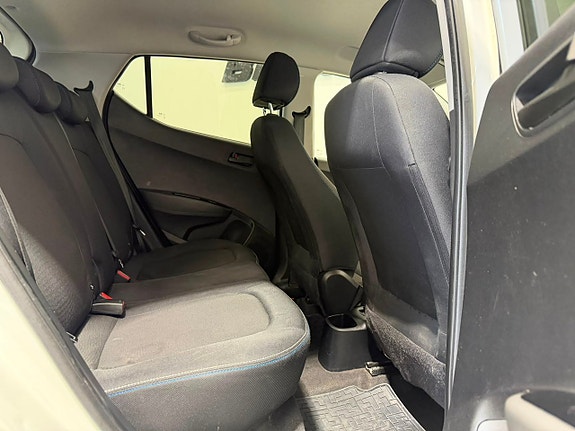Hyundai i10 12 of 17