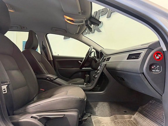 Volvo V70 13 of 16