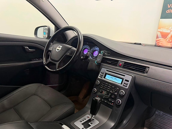 Volvo V70 2 of 16