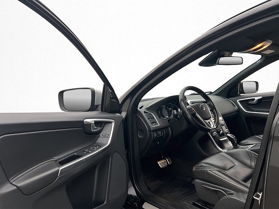 Volvo XC60 10 of 30