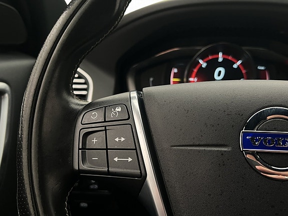 Volvo XC60 13 of 30
