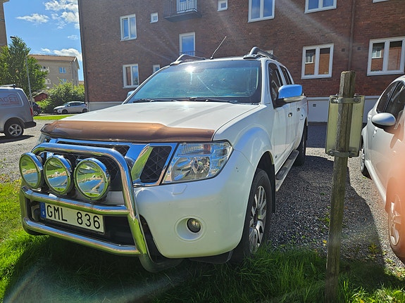 Nissan Navara 2 of 4