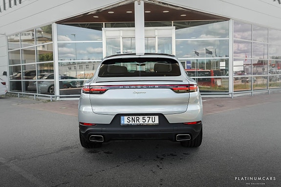Porsche Cayenne 4 of 5