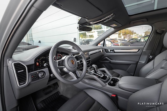 Porsche Cayenne 8 of 23